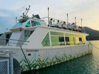  Excursión escolar en barco al Estany de Banyoles