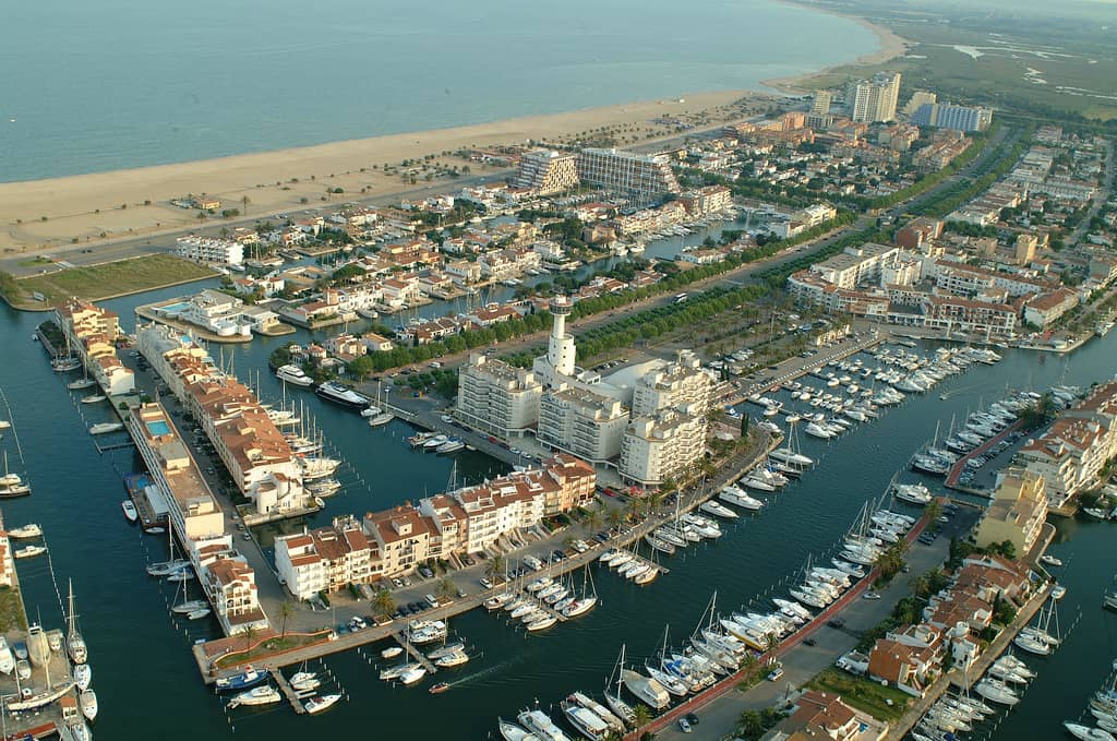 Alquiler y paseo en barco por los Canales de Empuriabrava con Hotel - Alojamientos en Empuriabrava