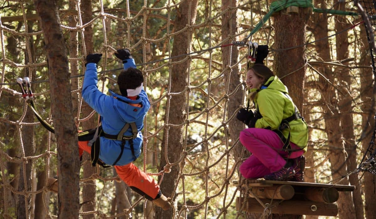 Escapada parque de aventuras con tirolinas y hotel en el Pirineo - Alojamientos en La Molina