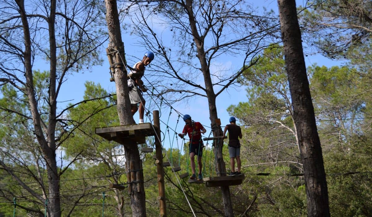 Escapada Circuito Aventura en los árboles para niños y familias en el Maresme con Hotel - Alojamientos en Santa Susanna