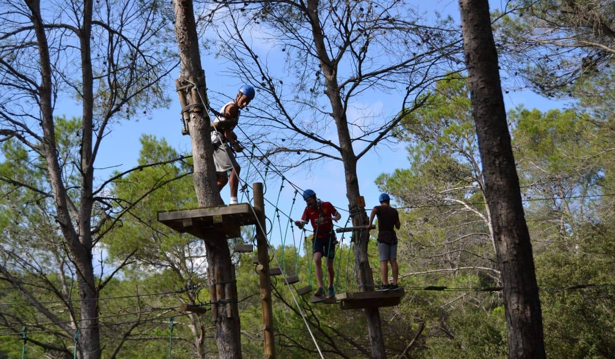 Escapada Circuito Aventura en los árboles para niños y familias en el Maresme con Hotel - Alojamientos en Santa Susanna