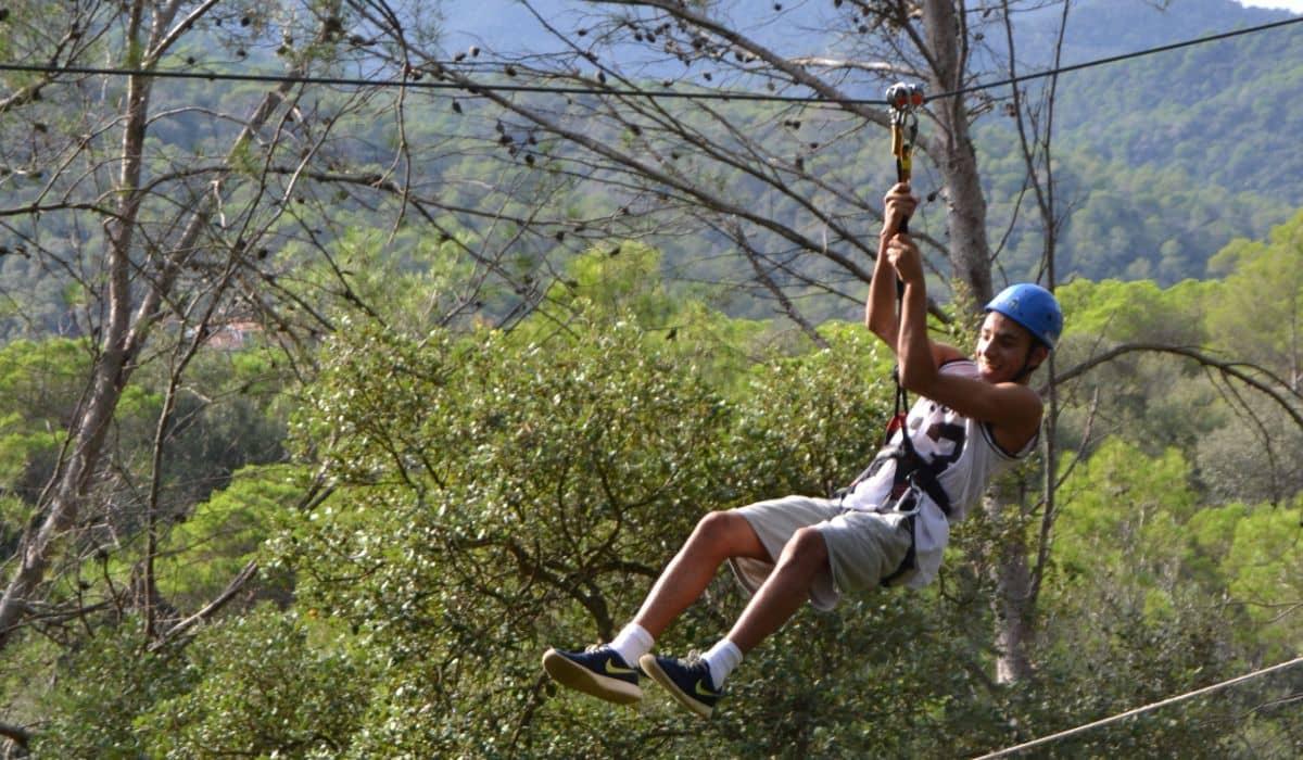 Escapada Circuito Aventura en los árboles para niños y familias en el Maresme con Hotel - Alojamientos en Santa Susanna