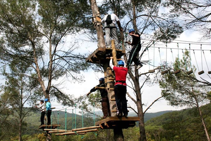 Escapada Circuito Aventura en los árboles para niños y familias en el Maresme con Hotel - Alojamientos en Santa Susanna