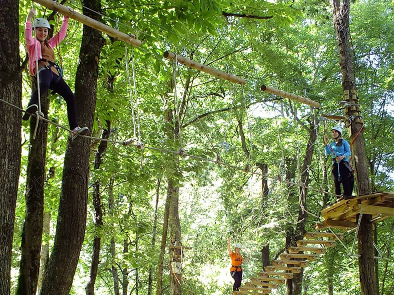 Parque de aventura con tirolina gigante + hotel en la Vall d'Aran - Alojamientos en Viella