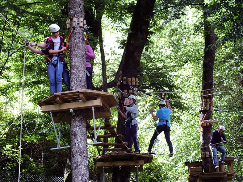 Parque de aventura con tirolina gigante + hotel en la Vall d'Aran - Alojamientos en Viella