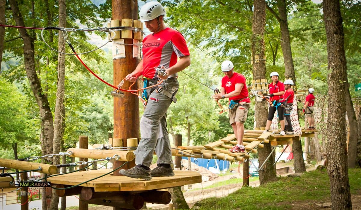 Parque de aventura con tirolina gigante + hotel en la Vall d'Aran - Alojamientos en Viella