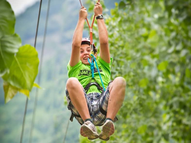 Parque de aventura con tirolina gigante + hotel en la Vall d'Aran - Alojamientos en Viella