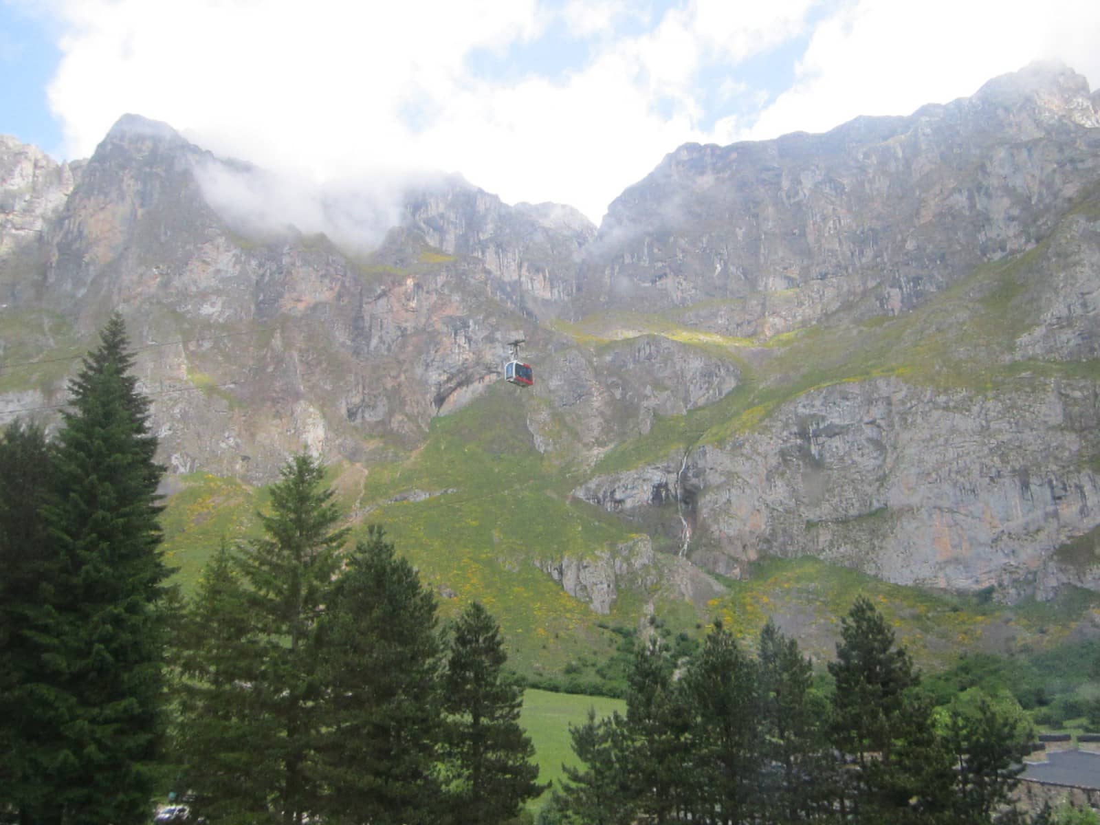 Hotel + Entradas Teleférico Fuente Dé Picos de Europa - Alojamientos en Camaleño